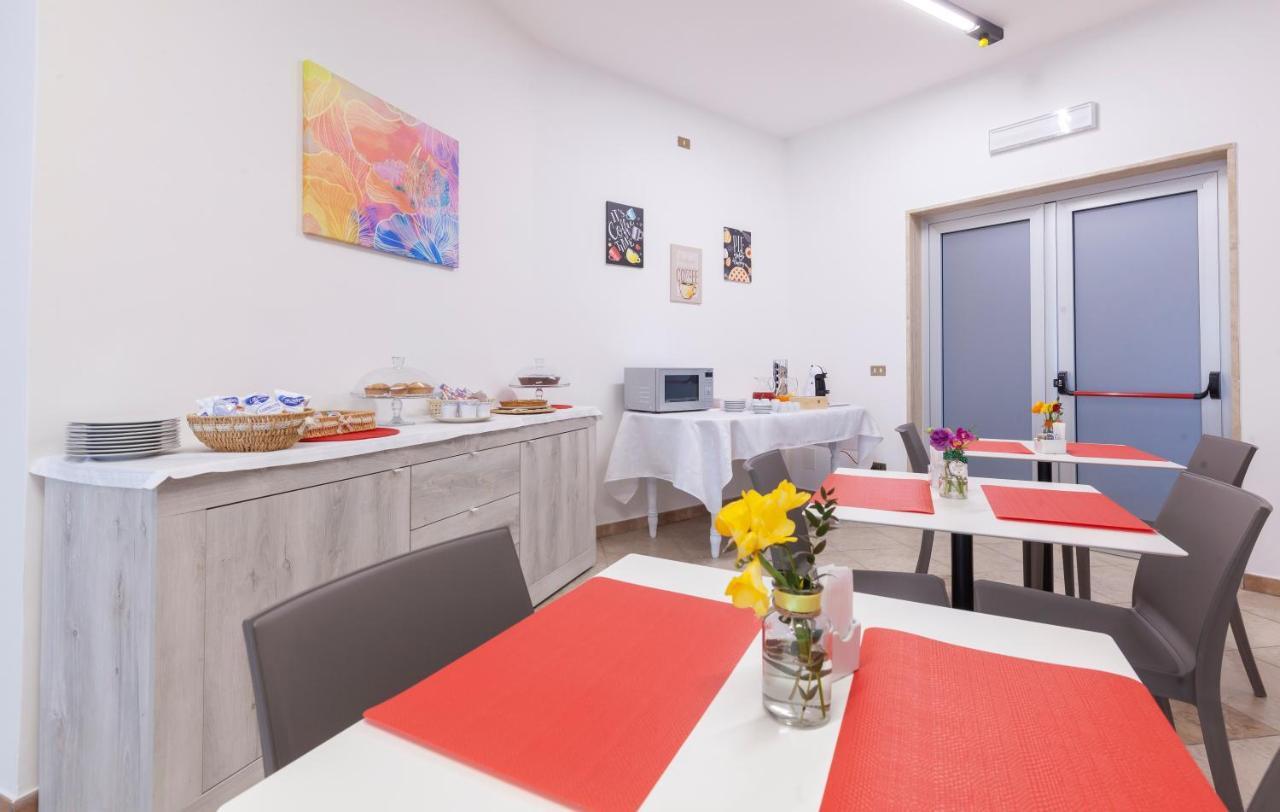 Lupomonaco Rooms Veglie Bagian luar foto